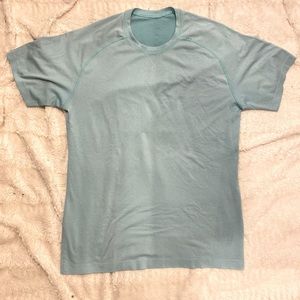 Lulu Lemon Metal Vent T. Large